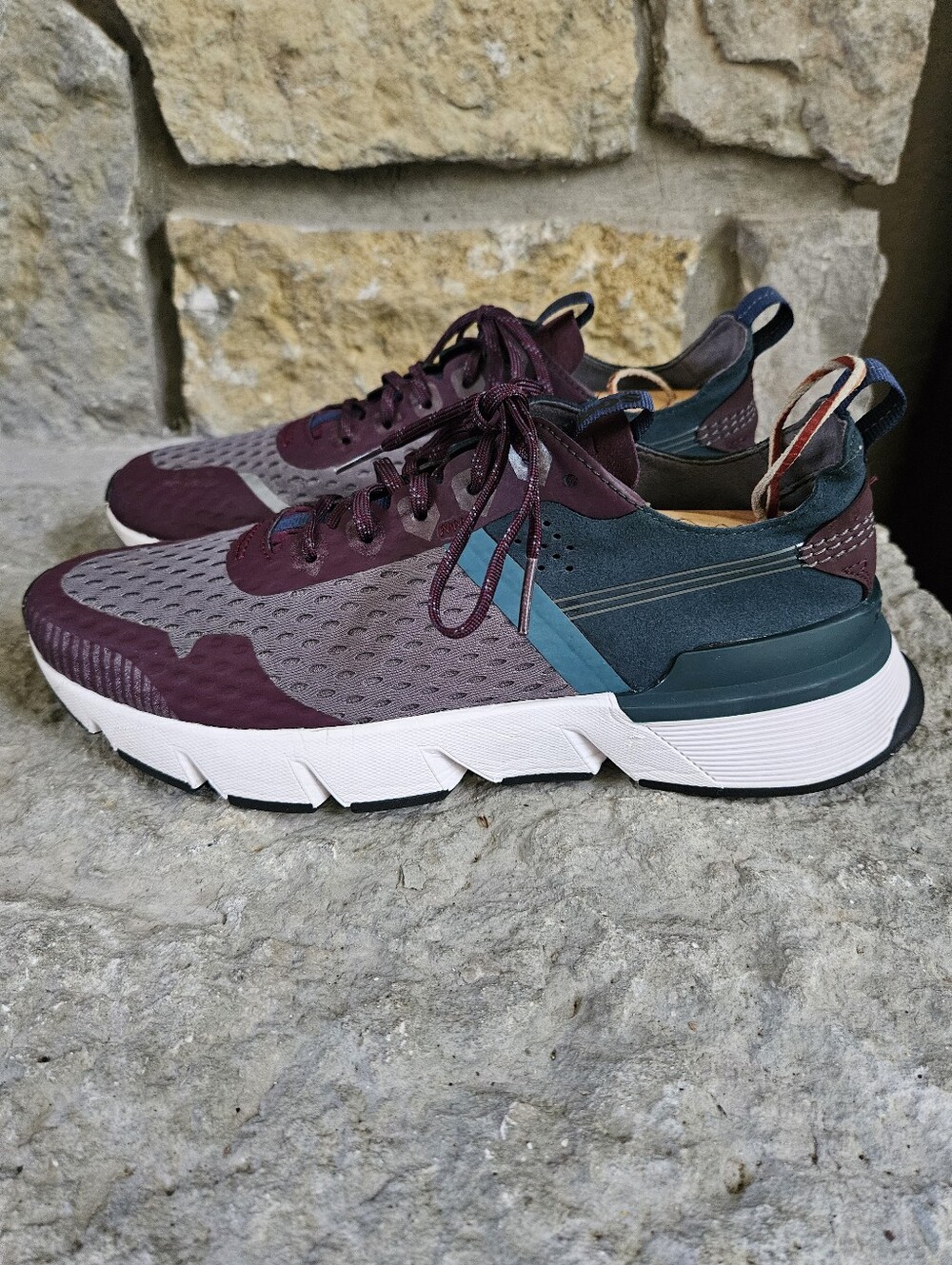Sorel Kinetic Rush Epic Plum/Quarry Colorway Performance Athleisure 8 Mens